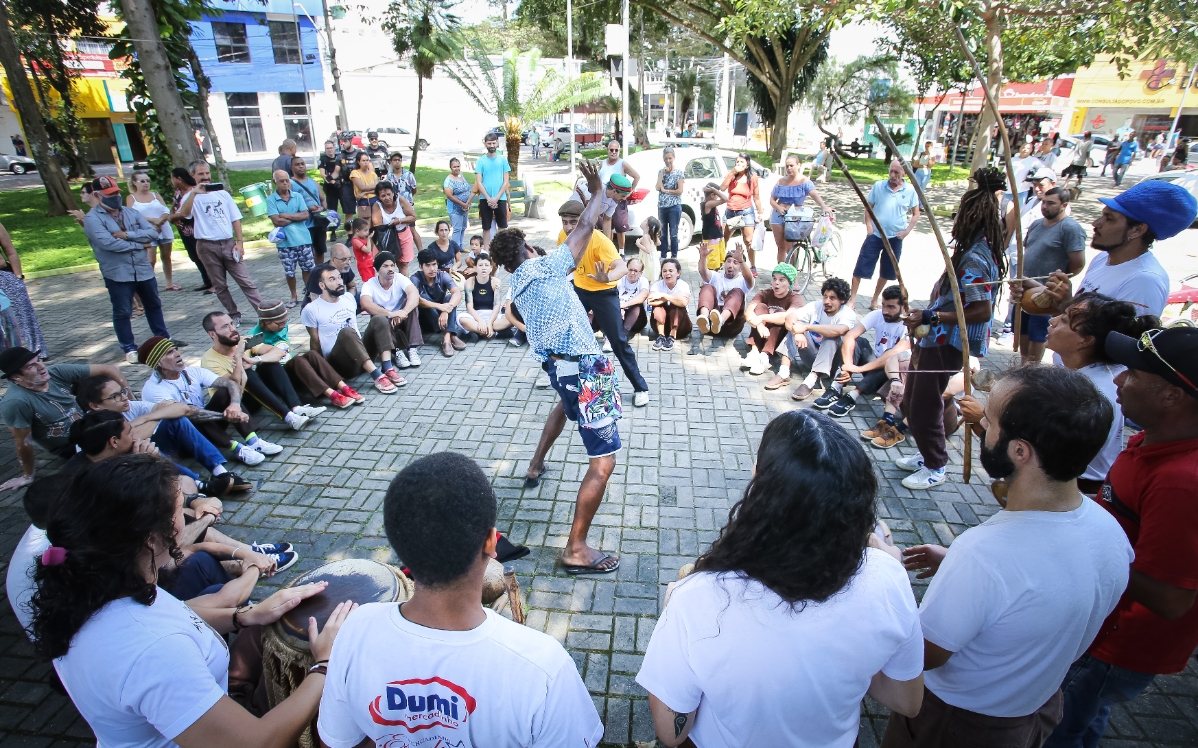 Arte na Praça ganha intervenções artísticas e Capoeira Angola