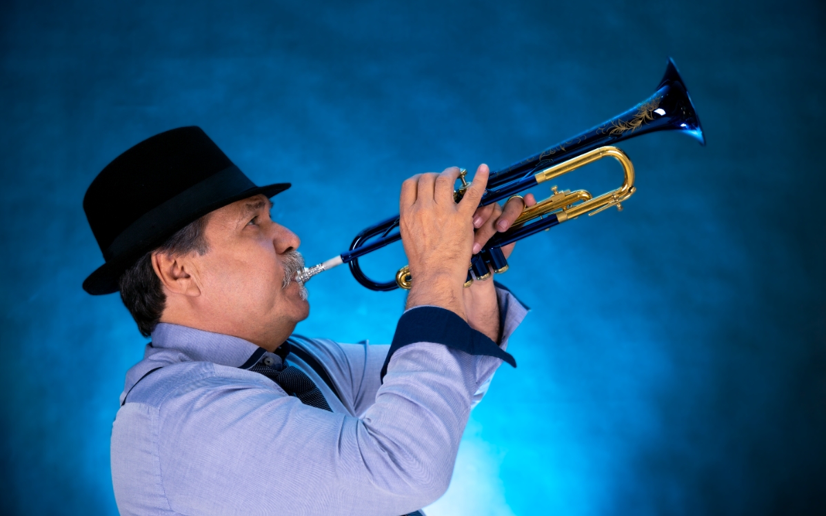 O trompetista Chico Oliveira faz show no Jazz no Galpão 