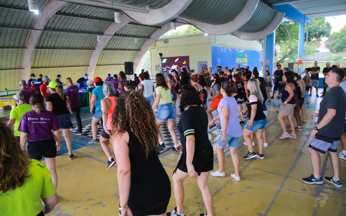 Retrô Dancing agita a pista de dança do Centro da Juventude