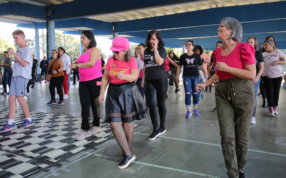 Passinhos de dança dominam o Centro da Juventude 