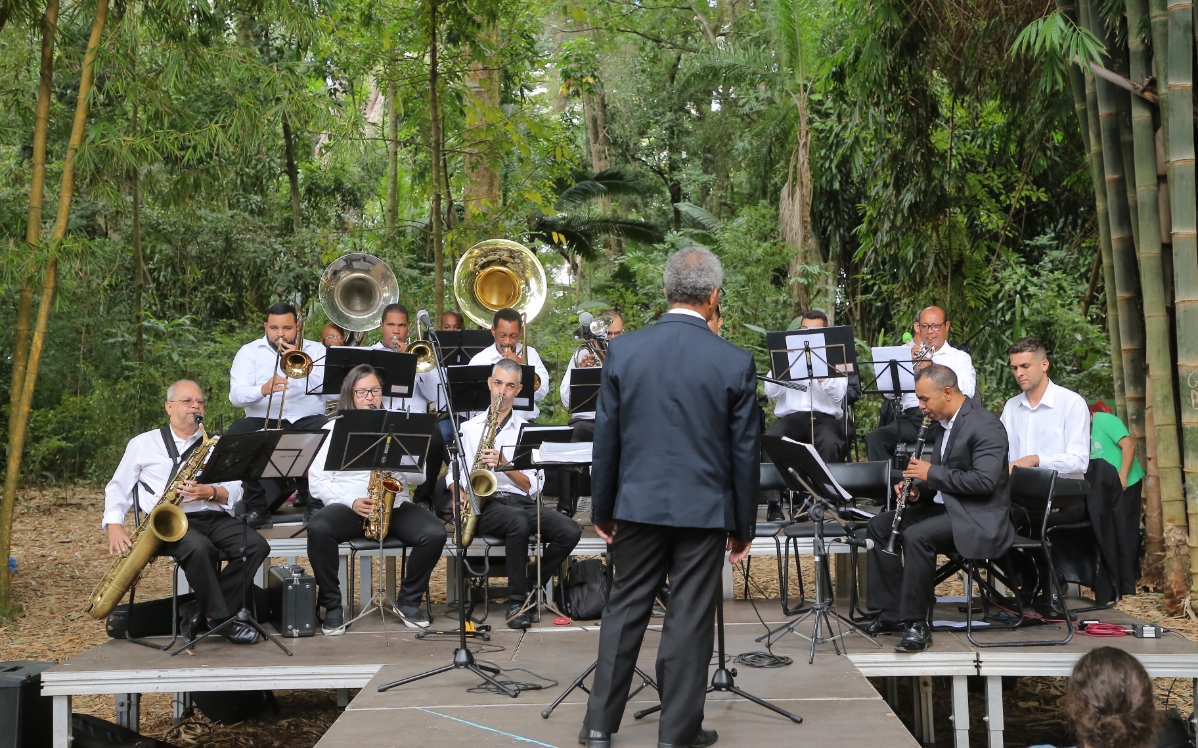 Banda de Santana é a atração do Domingo no Parque